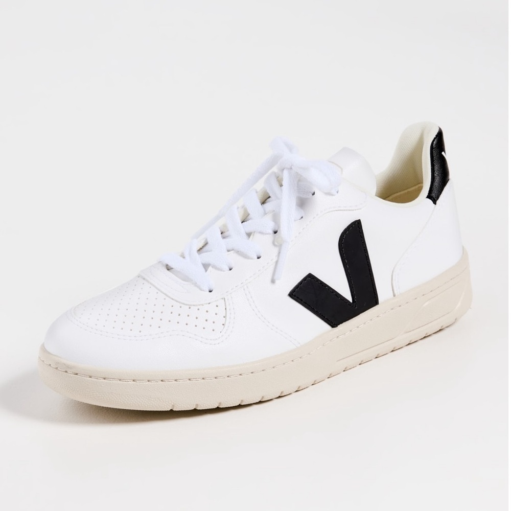 BLACK AND WHITE VEJA